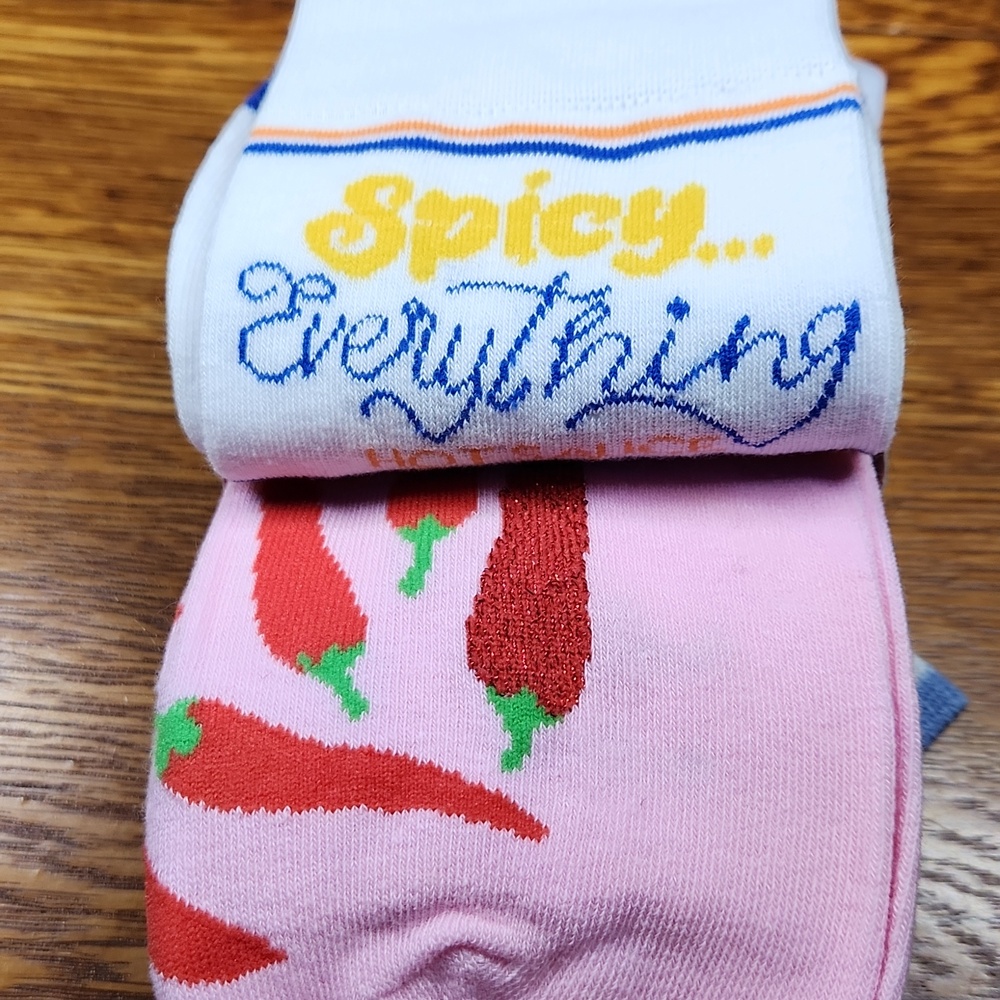Kate Spade Spicy 3 pack crew socks - Picture 5 of 5